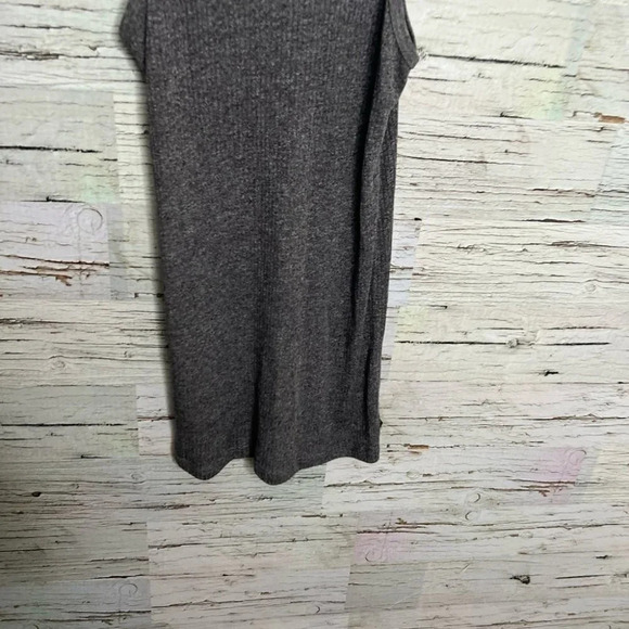 Obey gray cowlneck top sleeveless size  small - Picture 2 of 8